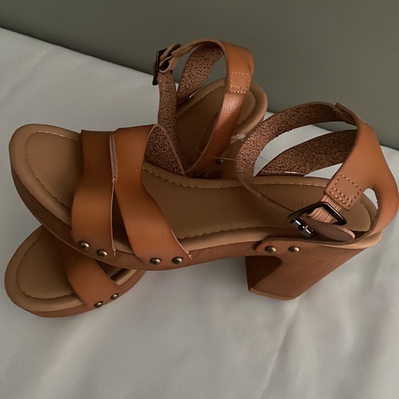 Cushionaire sandals - Picture 5 of 5